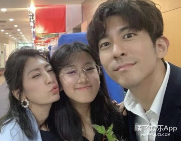 还记得贾静雯的女儿们吗？她们这么大了？