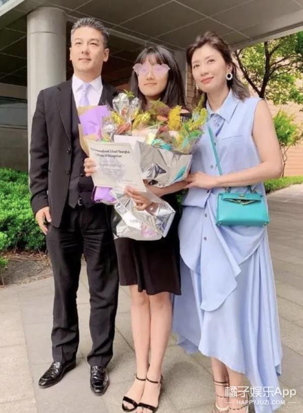 还记得贾静雯的女儿们吗？她们这么大了？