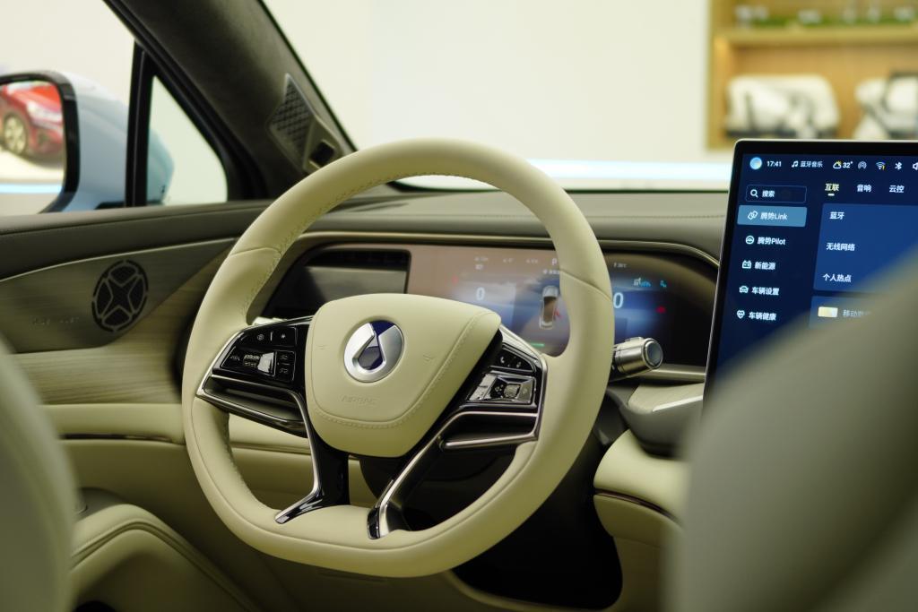 腾势N7体验报告：比亚迪第一款猎装跑车做好了吗？