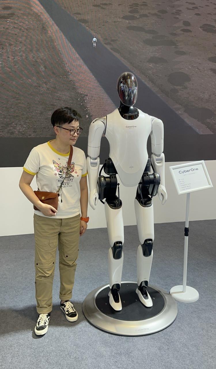 天才少年稚晖君也发布了实机，机器人突然就到处都是了！