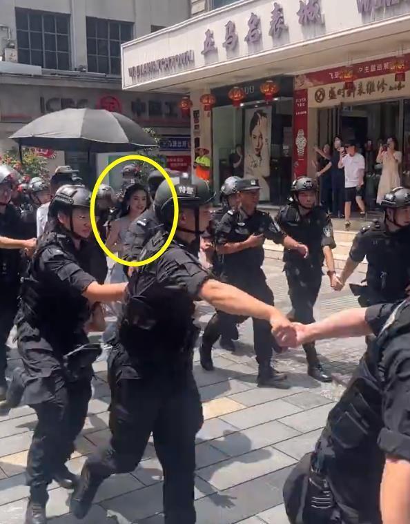 36岁刘诗诗活动人气暴跌，生图被嘲“中年普信女”