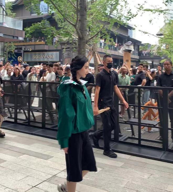36岁刘诗诗活动人气暴跌，生图被嘲“中年普信女”