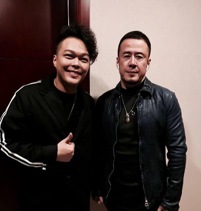 杨坤学员为李玟发声！否定50万转椅子肯定合同传闻