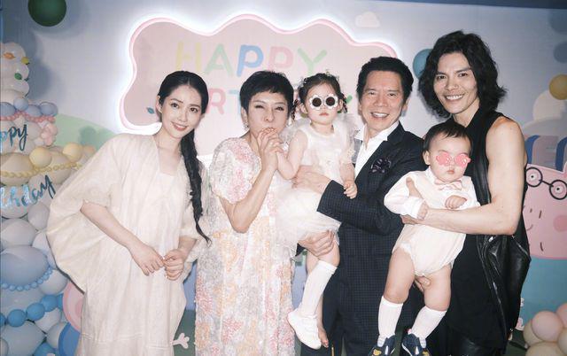 向佐晒与郭碧婷游西湖，首曝儿子高清正面照，弟弟似混血