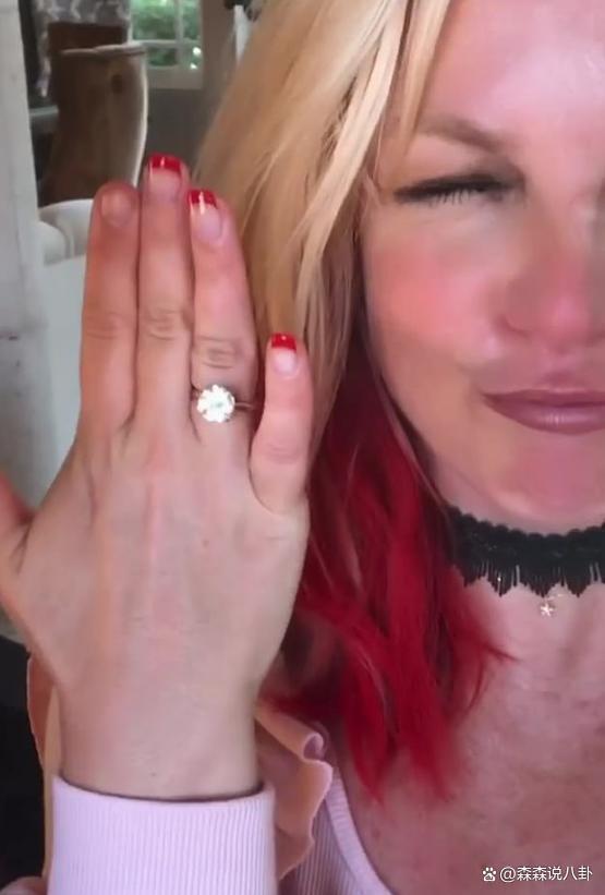 布兰妮三度离婚，砸钱争夺两只狗的抚养权，前夫也势在必得