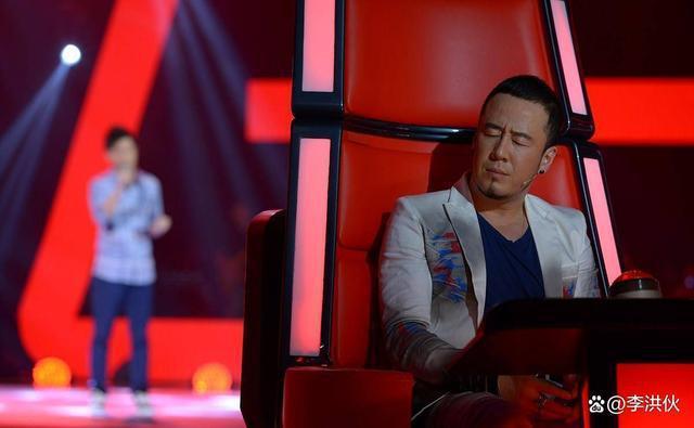 继刀郎风波后，杨坤迎来口碑回转，因多次吐槽《好声音》获赞