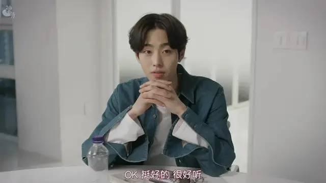 他的脸，怎么突然这么硅胶了？