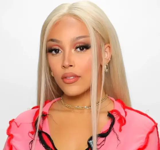 当红女歌手发疯骂粉丝，无脑维护男友，一月内狂掉50万粉