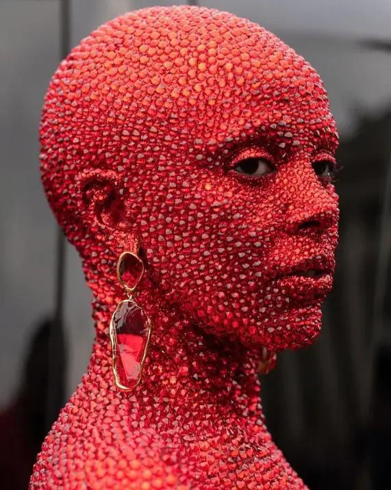 当红女歌手发疯骂粉丝，无脑维护男友，一月内狂掉50万粉