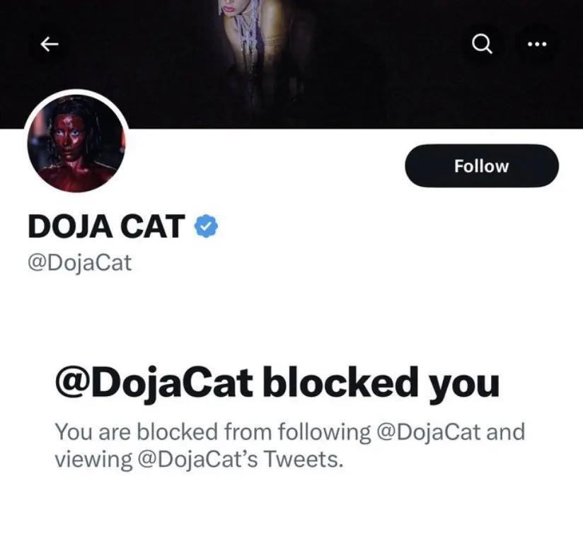 当红女歌手发疯骂粉丝，无脑维护男友，一月内狂掉50万粉