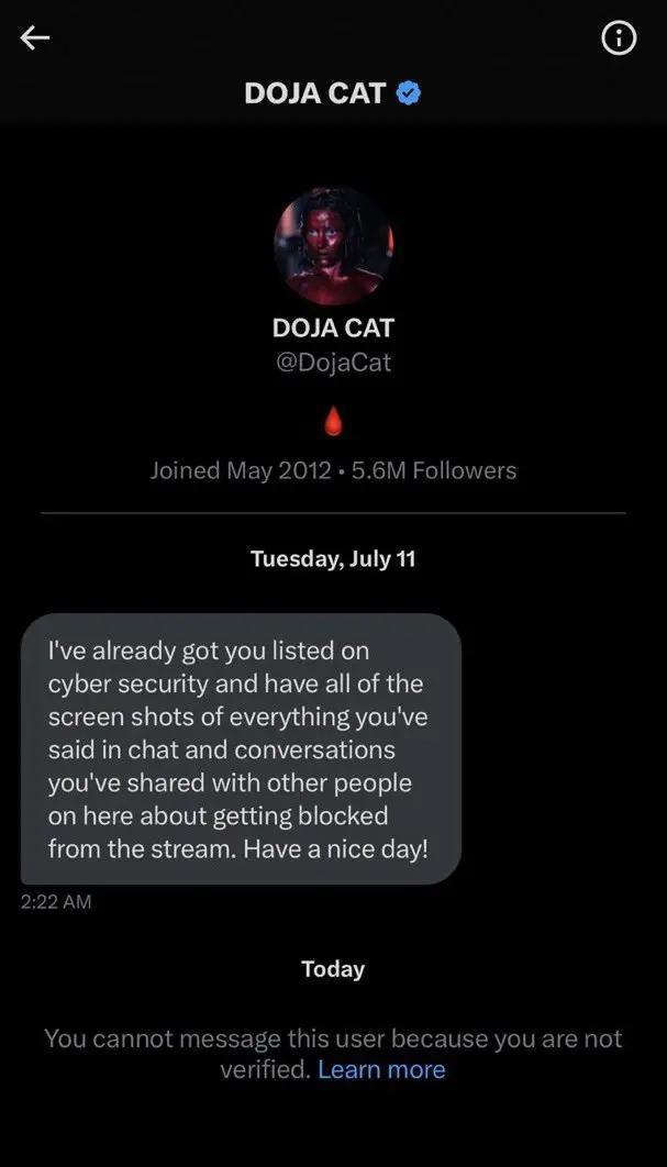 当红女歌手发疯骂粉丝，无脑维护男友，一月内狂掉50万粉