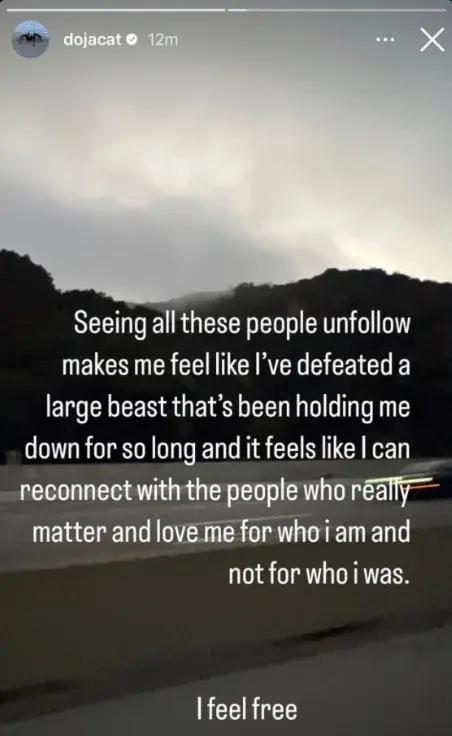 当红女歌手发疯骂粉丝，无脑维护男友，一月内狂掉50万粉