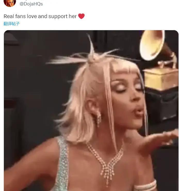 当红女歌手发疯骂粉丝，无脑维护男友，一月内狂掉50万粉