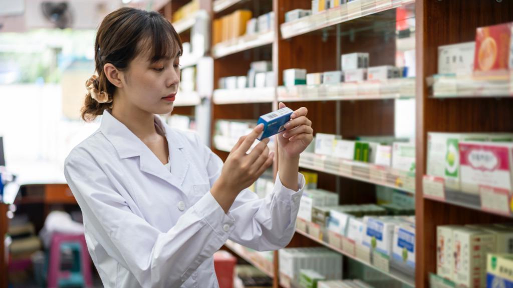 反腐之下，中国64万家药店的生意要变天？