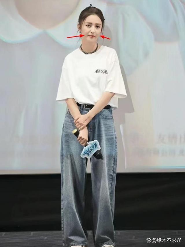 40岁佟丽娅成都路演引质疑，生图皱纹多，全程无精打采态令人担忧