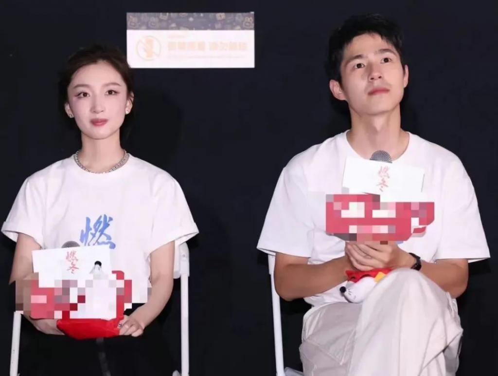 周冬雨刘昊然《燃冬》首映礼避嫌，男方冷脸回避，气氛尴尬