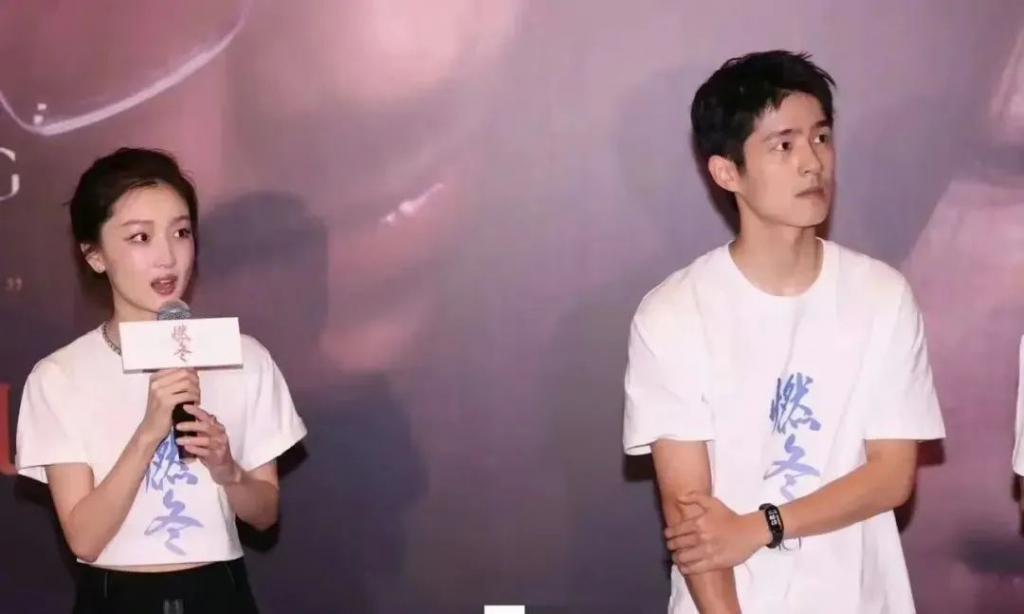 周冬雨刘昊然《燃冬》首映礼避嫌，男方冷脸回避，气氛尴尬
