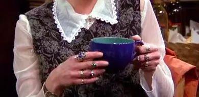 你最爱的女孩60岁了,她还和过去一样酷