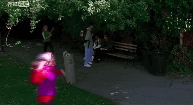 你最爱的女孩60岁了,她还和过去一样酷