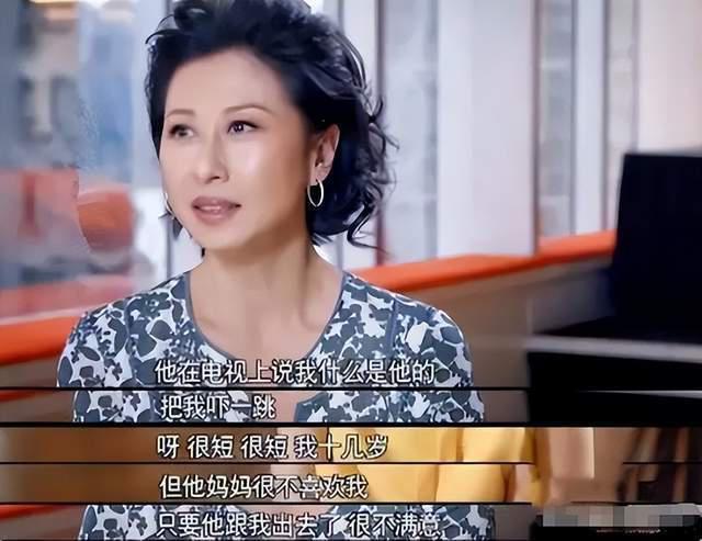 妈妈的偶像在秀胸肌，我的爱豆在牢里踩缝纫机