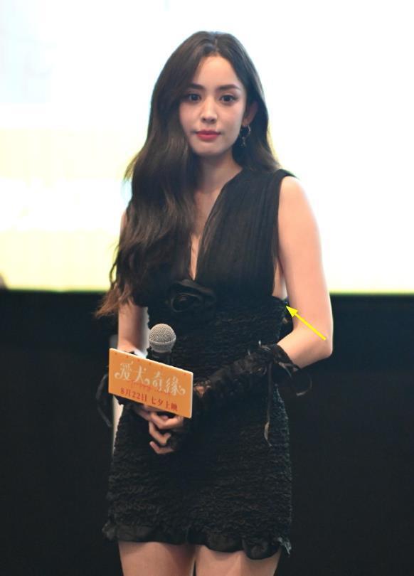 古力娜扎现身电影首映疑状态不佳 对女二态度敷衍