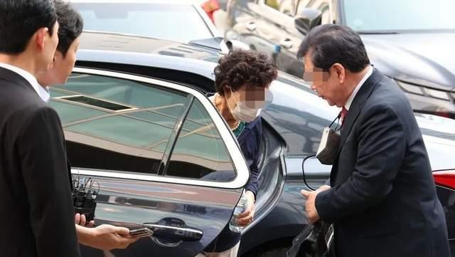 尹锡悦陷“姻亲门”，大舅子又被起诉