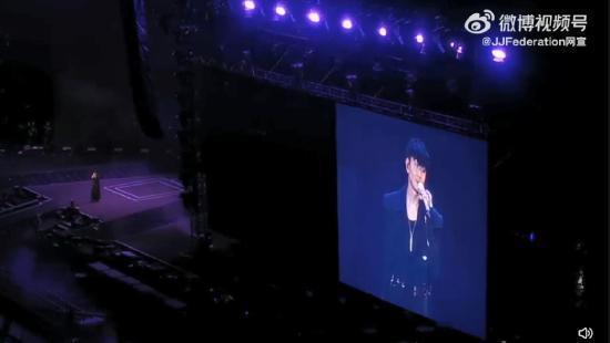 林俊杰回应上海演唱会被激光笔照眼 只会不惧怕