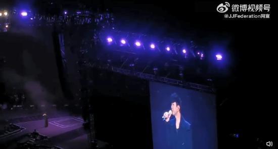 林俊杰回应上海演唱会被激光笔照眼 只会不惧怕