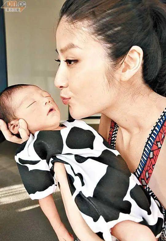 52岁陈慧琳美成25岁：真公主，是这样养的