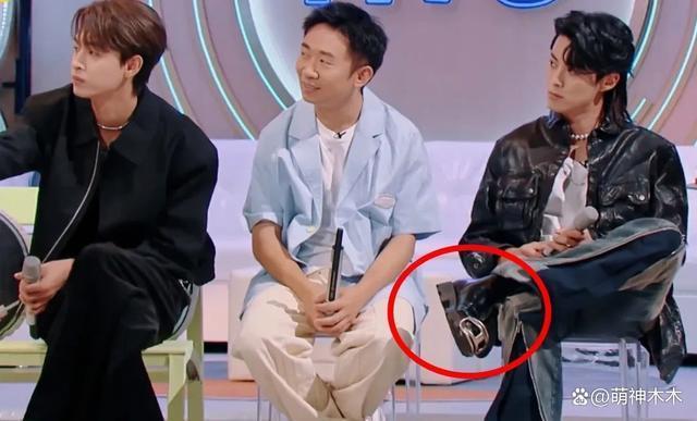 《星期六》男星“小心机”，檀健次邓为很明显，魏大勋最实诚