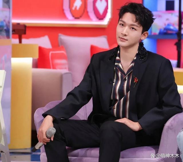 《星期六》男星“小心机”，檀健次邓为很明显，魏大勋最实诚