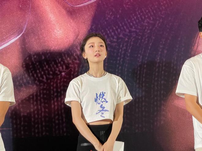 《燃冬》首映礼：周冬雨美成倪妮 ，刘昊然冷漠被曝分手