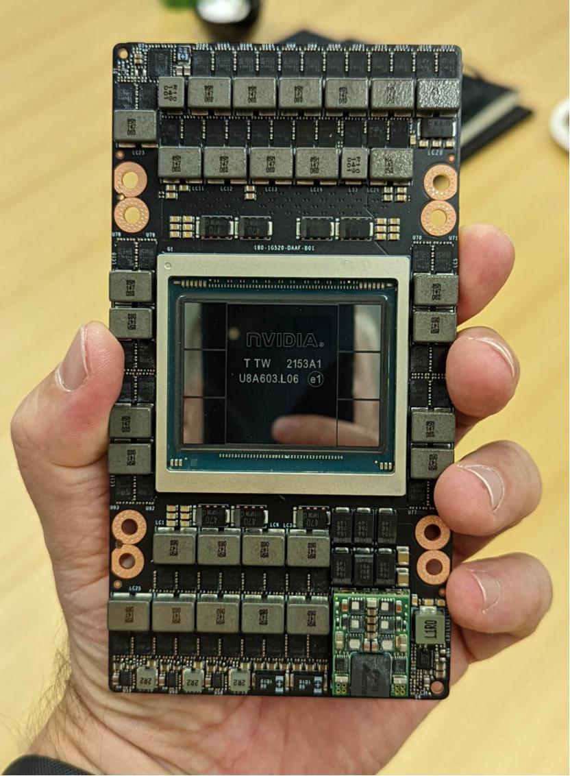一块GPU 1000%利润，谁炒高了英伟达H100？