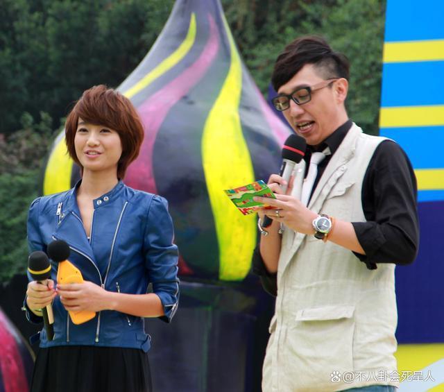 华少主持《好声音》12季，评论区沦陷，网友：算什么男人