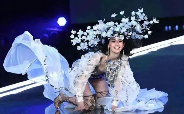 官宣！奚梦瑶又怀了，婆婆放话：生个足球队！