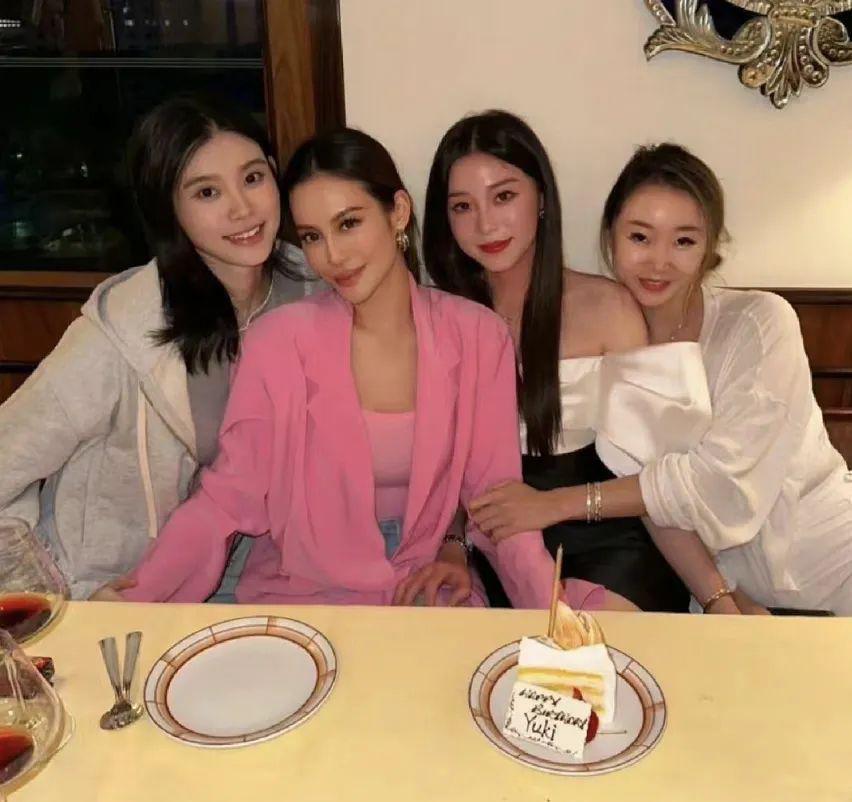 官宣！奚梦瑶又怀了，婆婆放话：生个足球队！