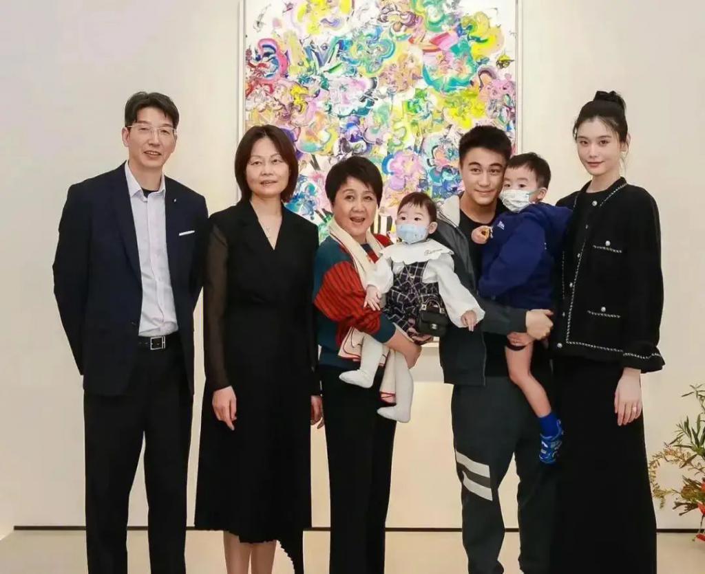 官宣！奚梦瑶又怀了，婆婆放话：生个足球队！
