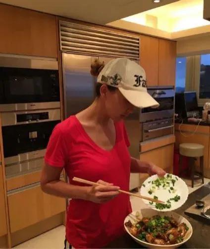 李玟身边，全员恶人