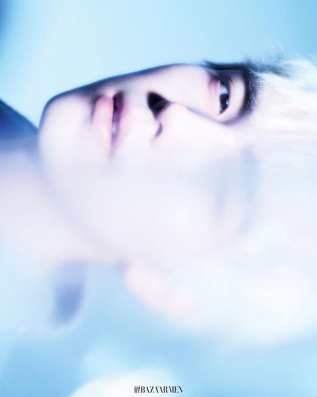 陈飞宇大片更新 金发出镜五官深邃精致