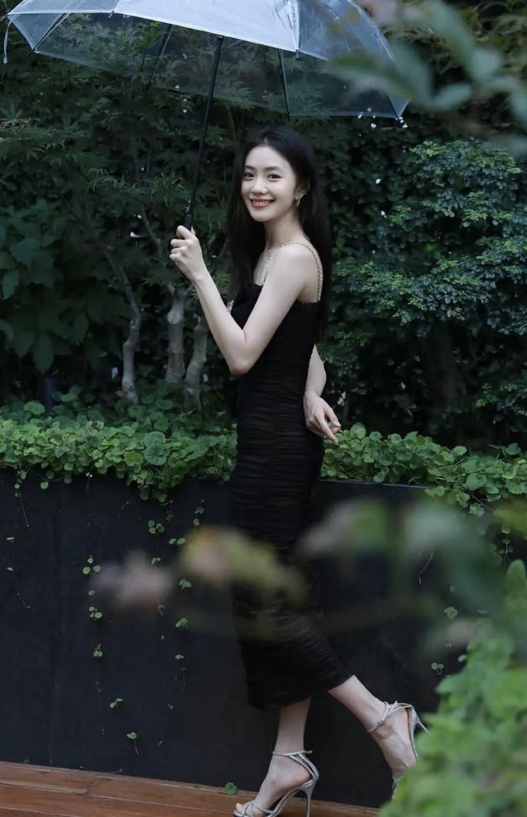 还记得段奥娟吗？如今撞脸刘浩存？
