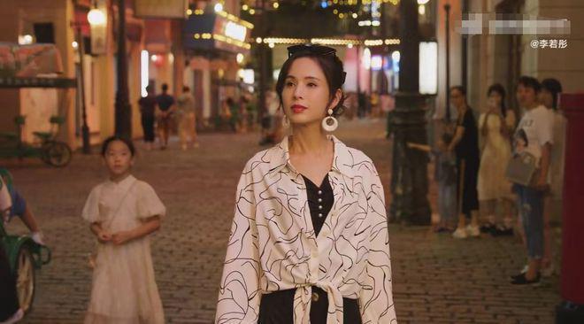 李若彤转行当歌手，发单曲众多明星支持，长居内地生活潇洒