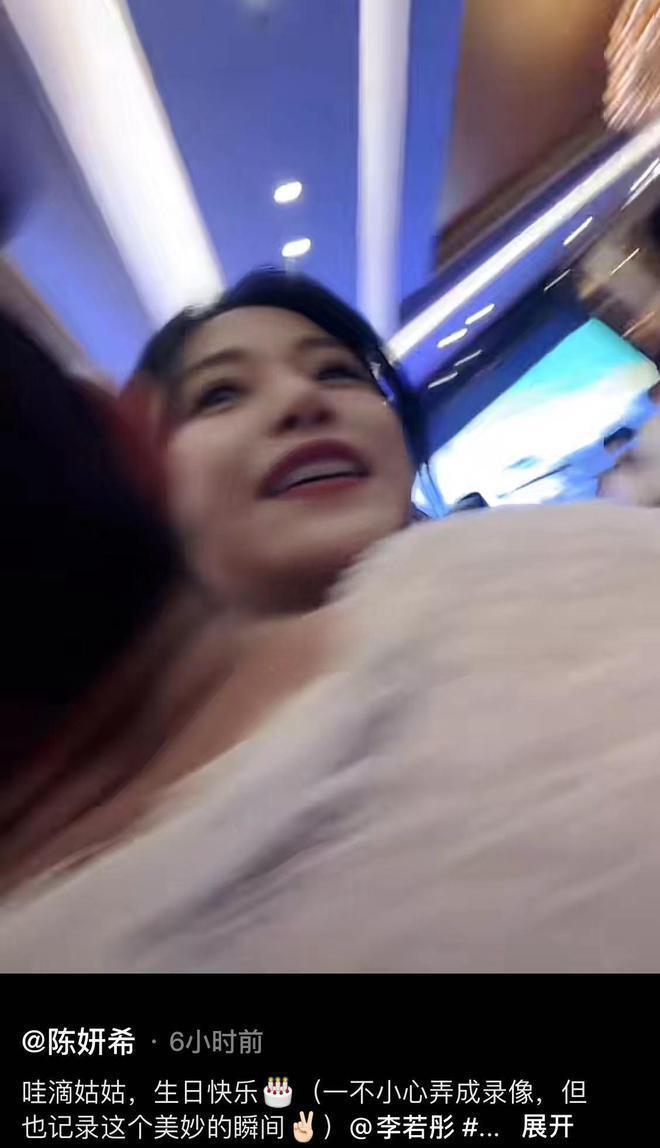 李若彤转行当歌手，发单曲众多明星支持，长居内地生活潇洒