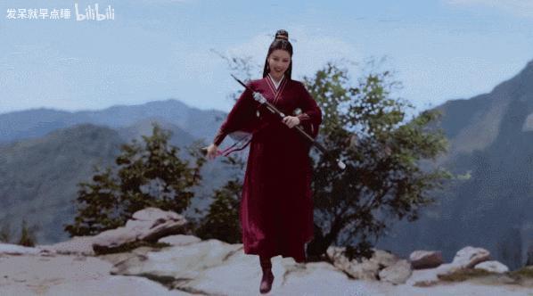 她好美，可惜疯了