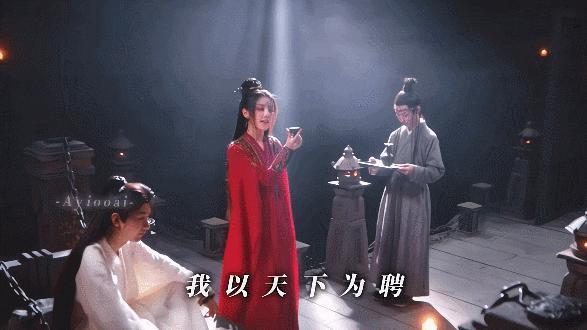 她好美，可惜疯了