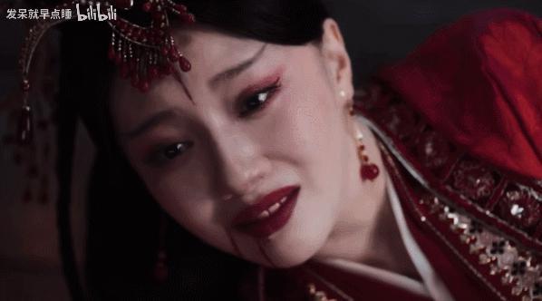 她好美，可惜疯了