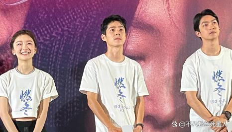 有种“整容”叫周冬雨恋爱,男友刘昊然变化不大,她像换了个人