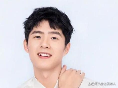 有种“整容”叫周冬雨恋爱,男友刘昊然变化不大,她像换了个人