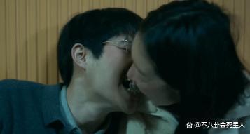 有种“整容”叫周冬雨恋爱,男友刘昊然变化不大,她像换了个人