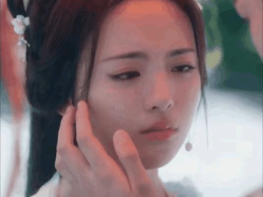 又扑了？不是尬黑，她的演技什么时候才能进步？