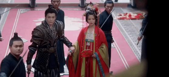 又扑了？不是尬黑，她的演技什么时候才能进步？